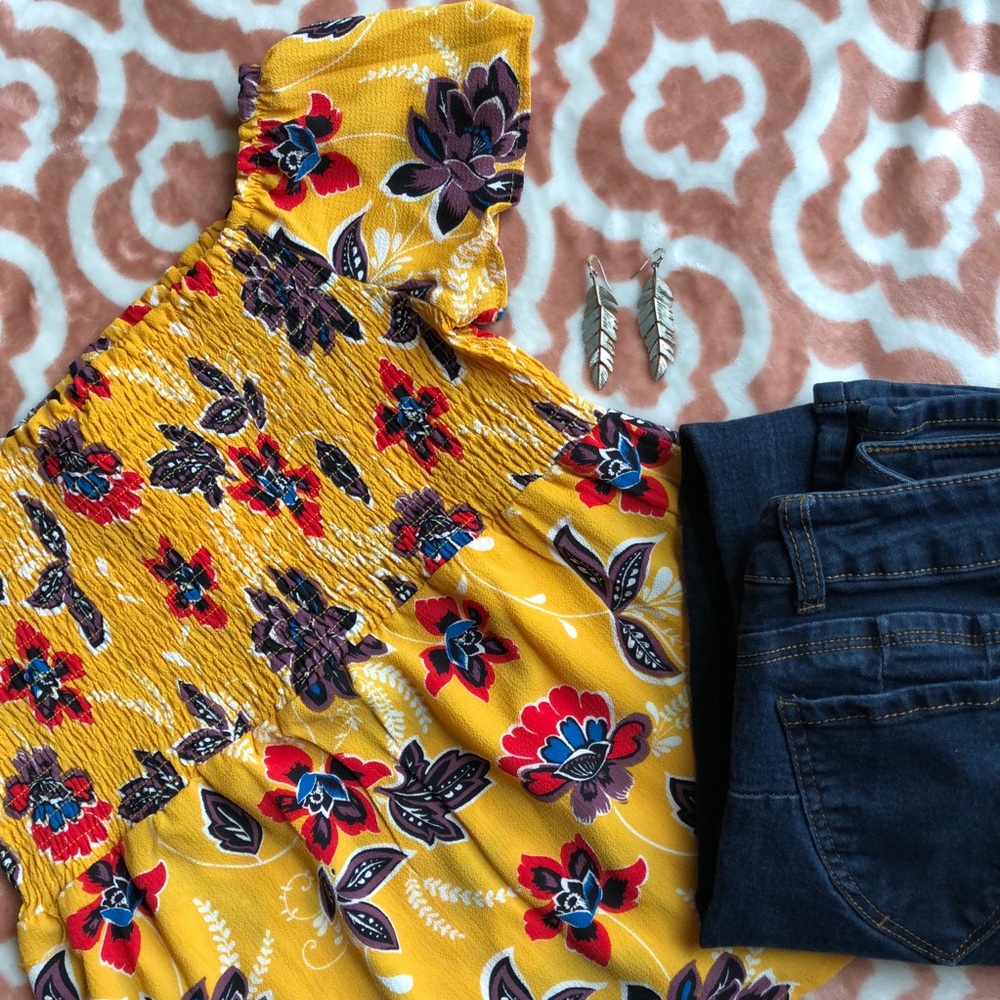 🌼Off the Shoulder Floral Top